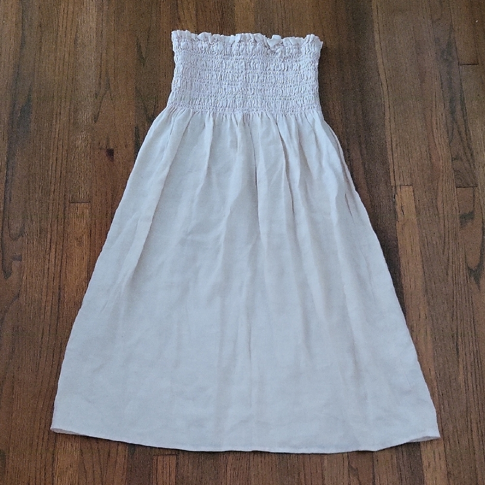 Bella Dahl Strapless Smocked Midi Dress in Light Beige